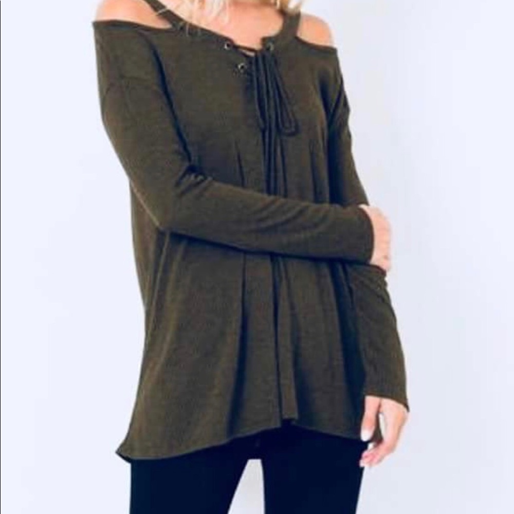 Tops - Picture 2 of 2